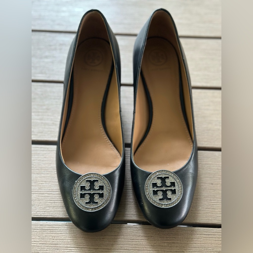 Tory Burch black pumps 8.5M
Excellent condition